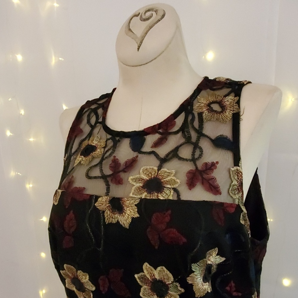 Donna Morgan Sleeveless Flowered Dress